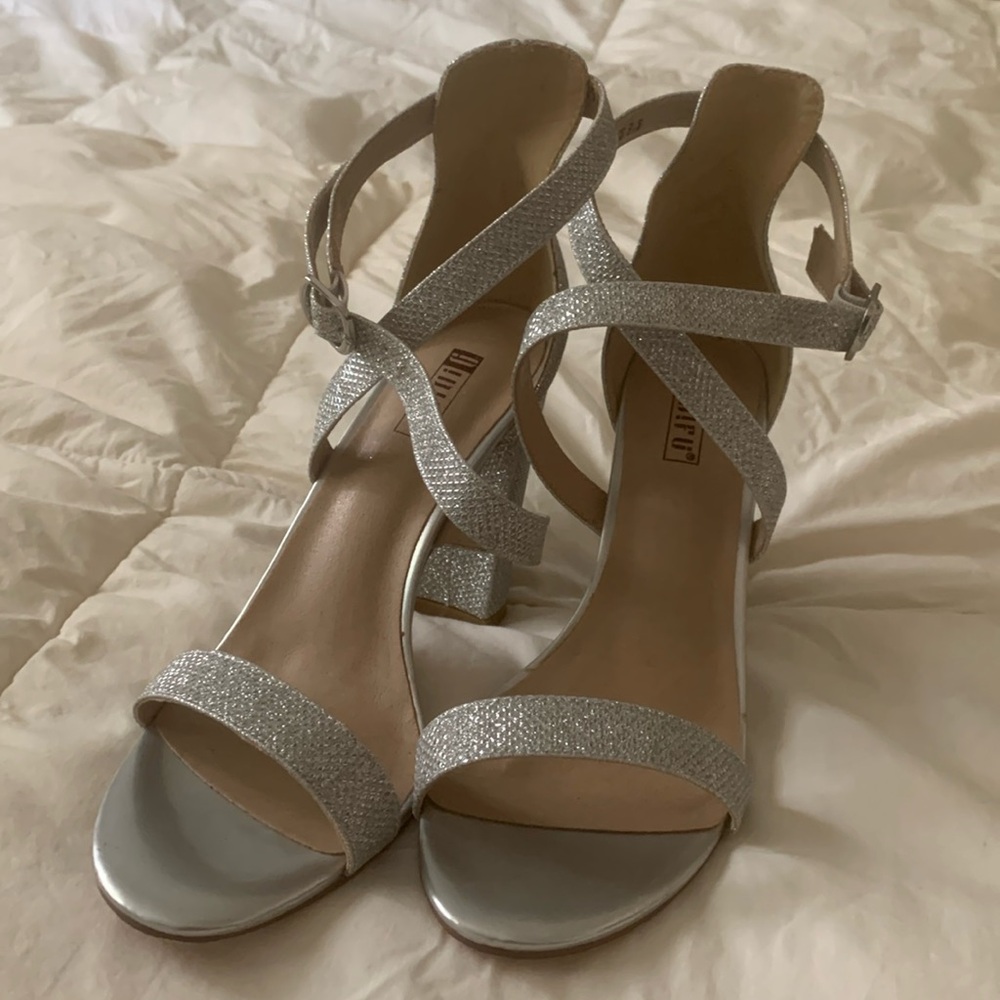 IDIFU silver strappy heels